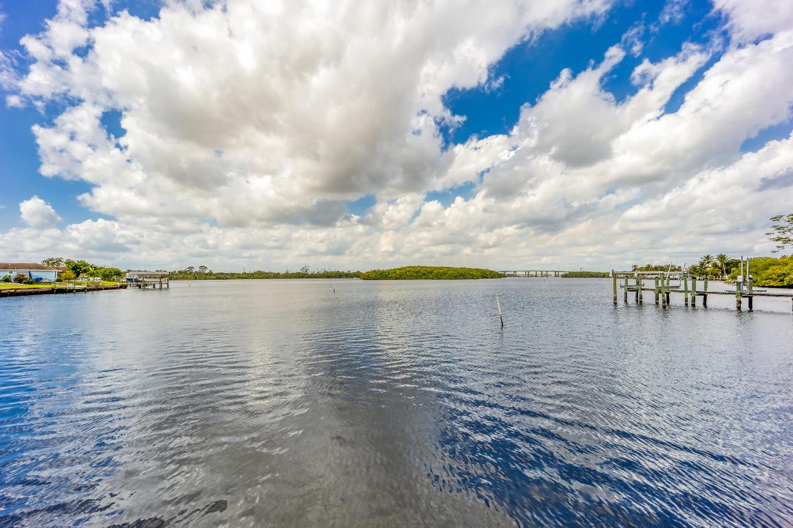 236 SW Cabana Point Circle