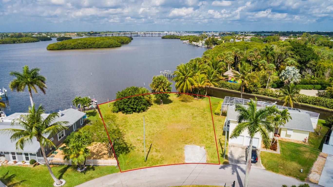 236 SW Cabana Point Circle