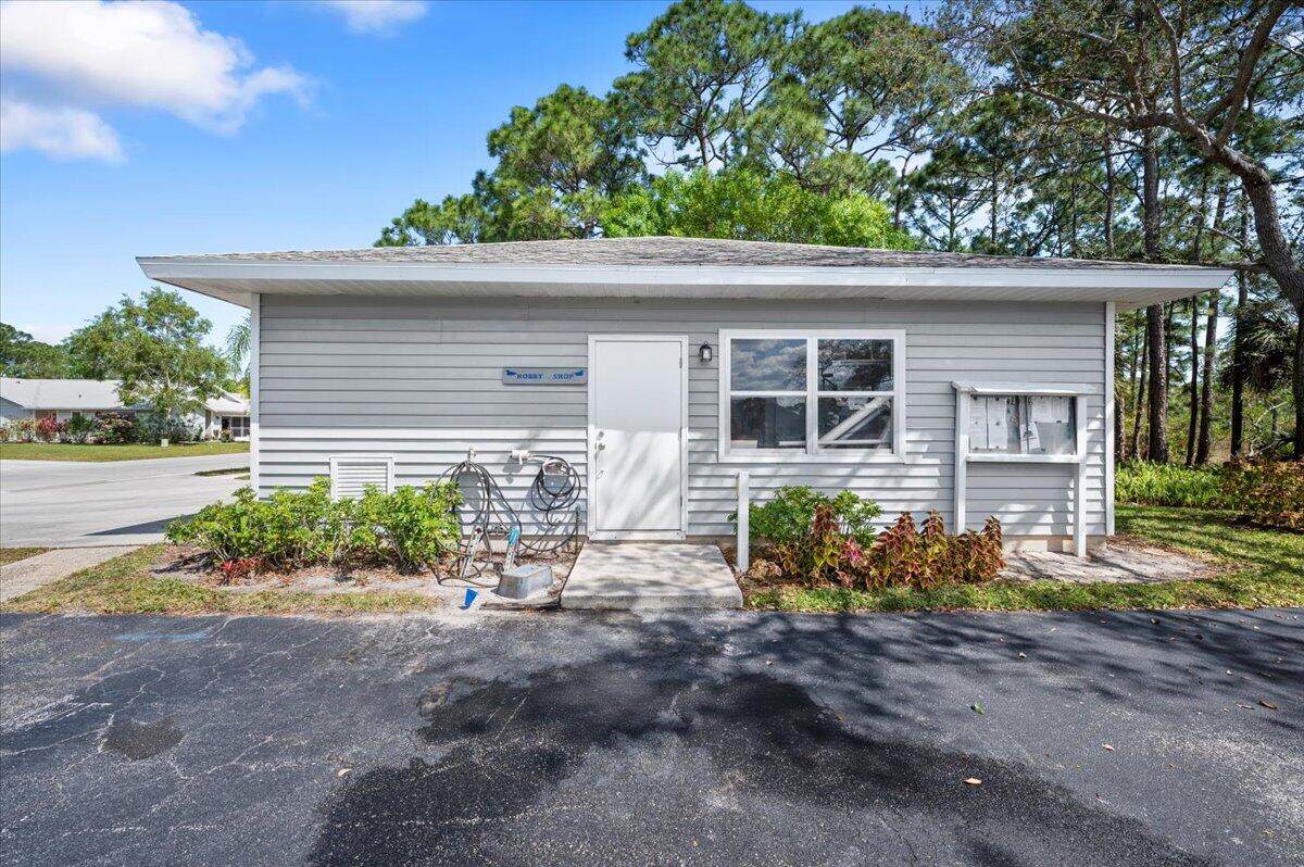 6930 SE Lillian Court