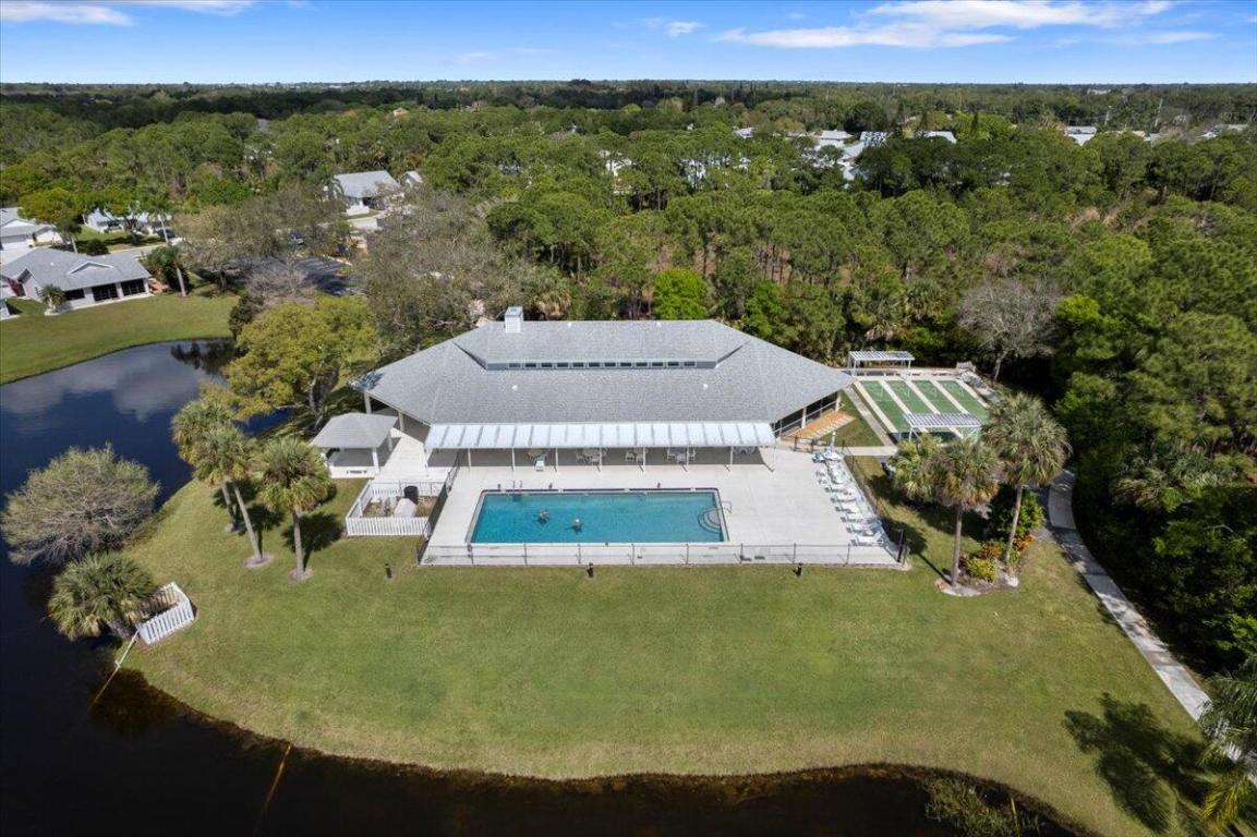 6930 SE Lillian Court