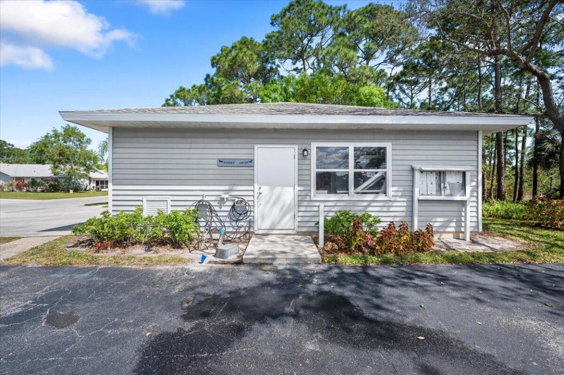 6930 SE Lillian Court