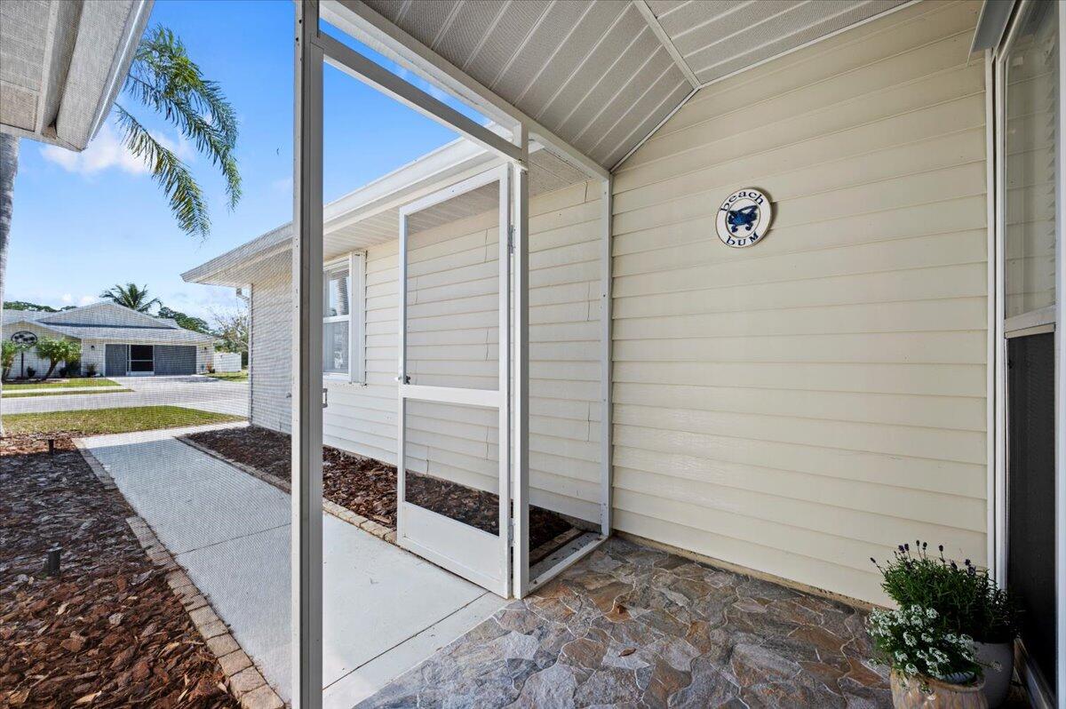 6930 SE Lillian Court