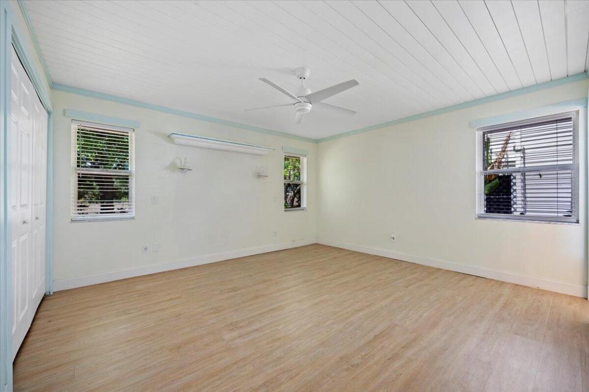 6930 SE Lillian Court