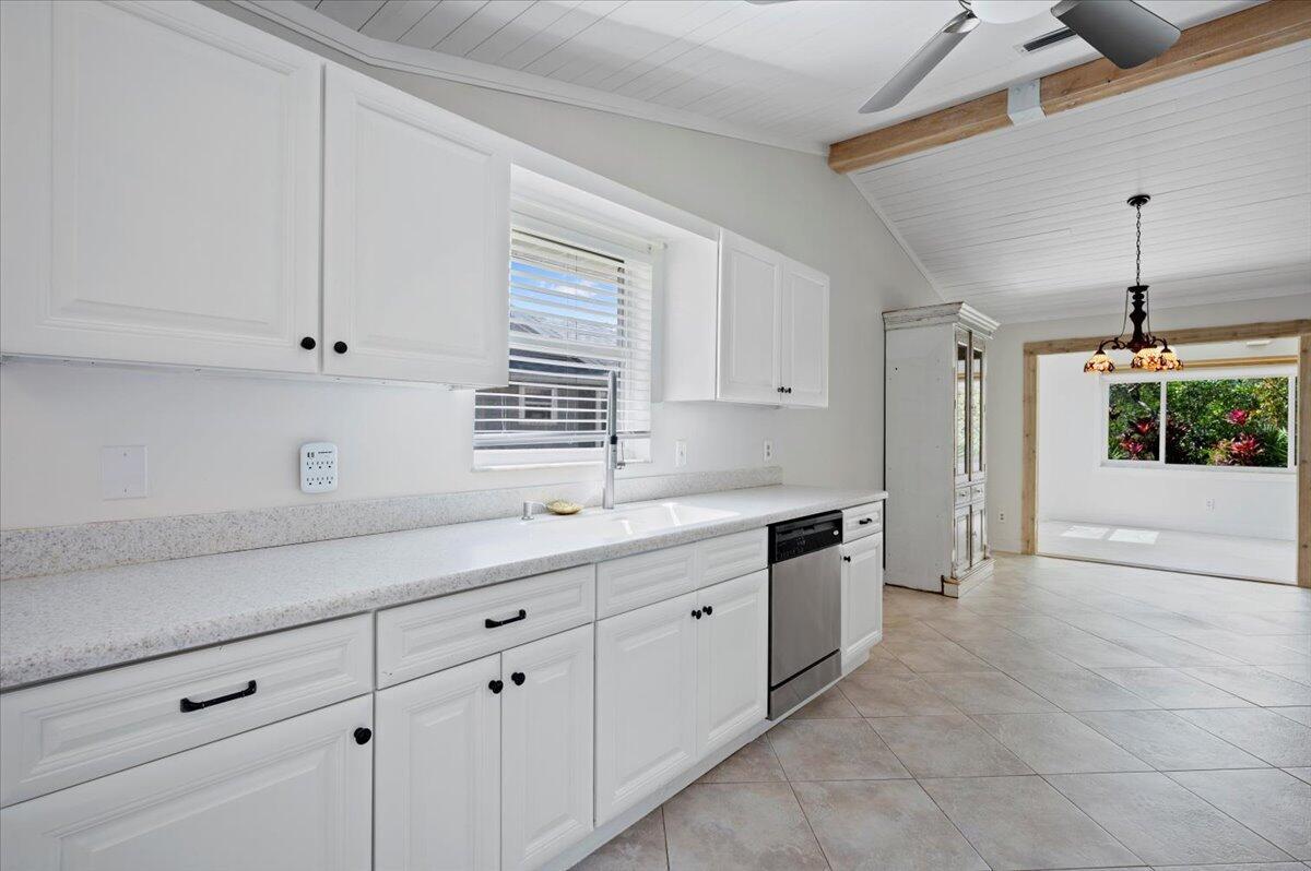 6930 SE Lillian Court