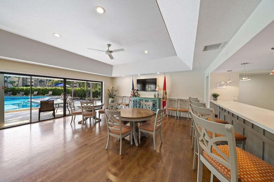 1542 Cove Drive 606c