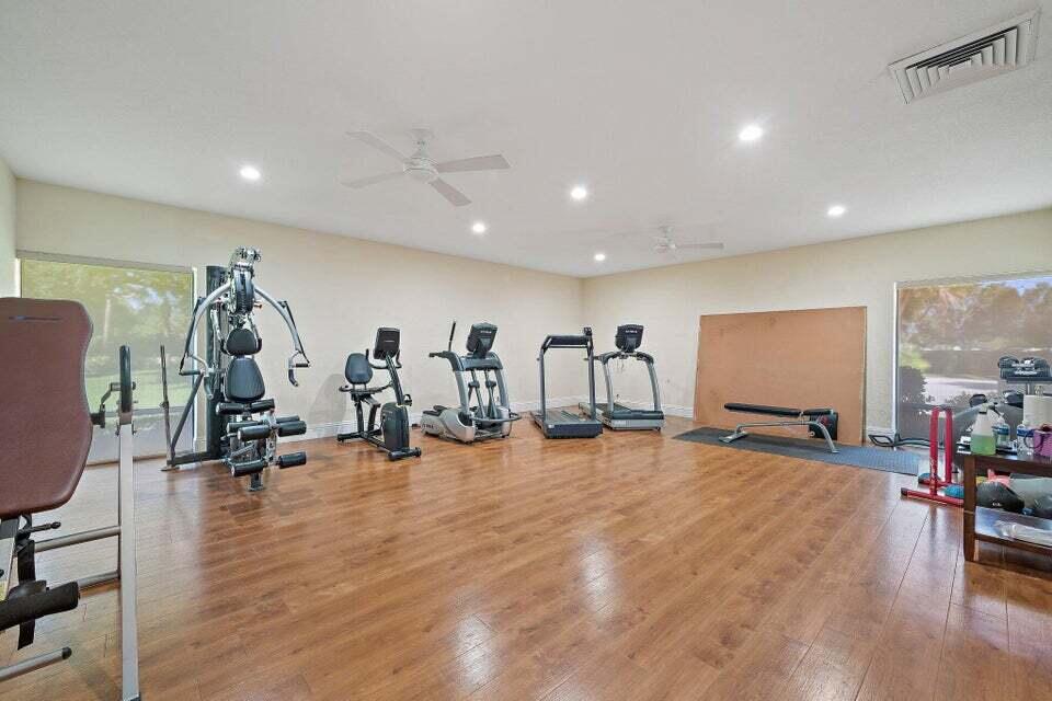 1542 Cove Drive 606c