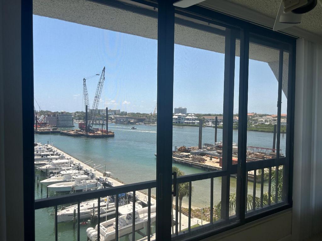 1542 Cove Drive 606c