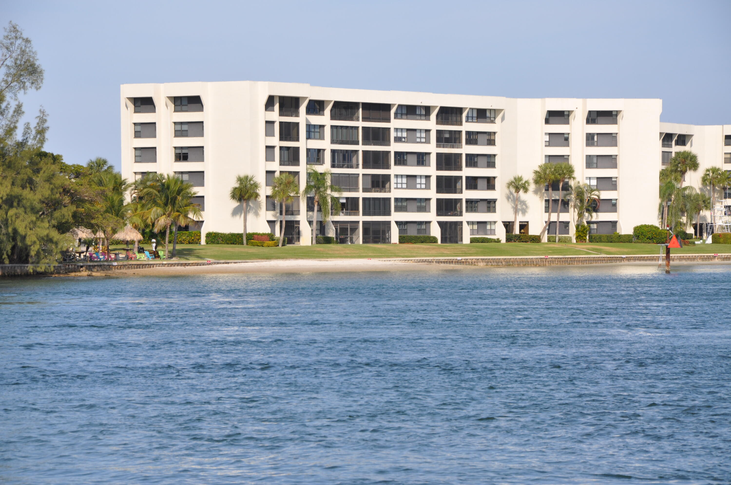 1542 Cove Drive 606c