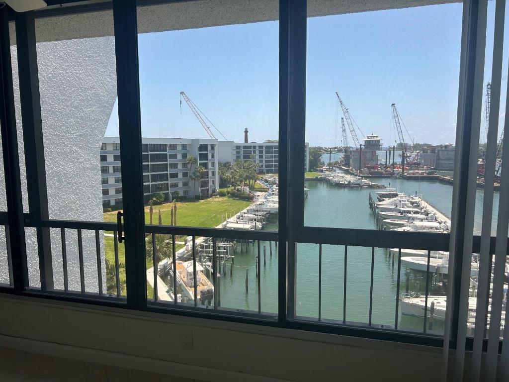 1542 Cove Drive 606c