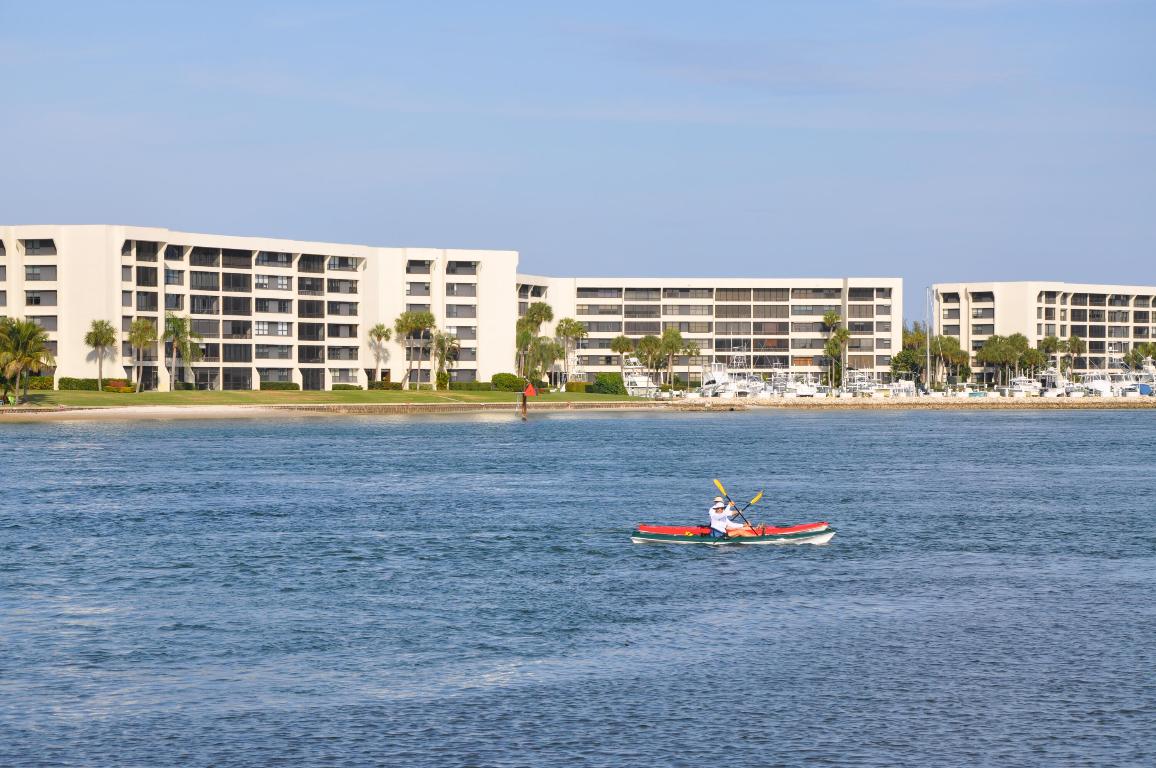 1542 Cove Drive 606c