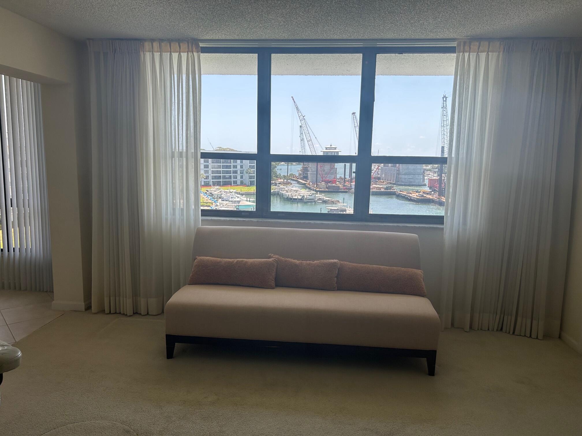 1542 Cove Drive 606c