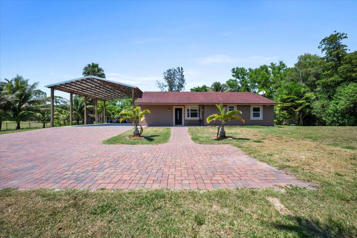 11819 Tangerine Boulevard