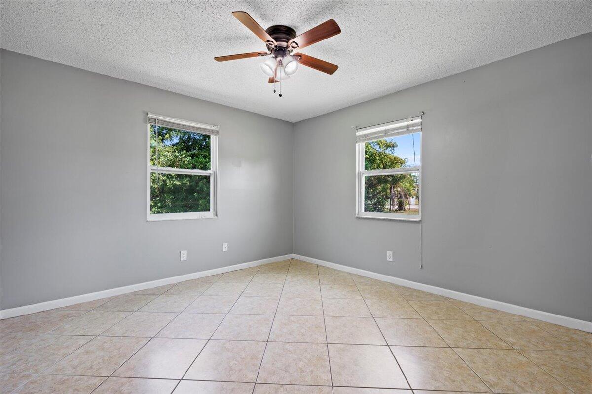 11819 Tangerine Boulevard