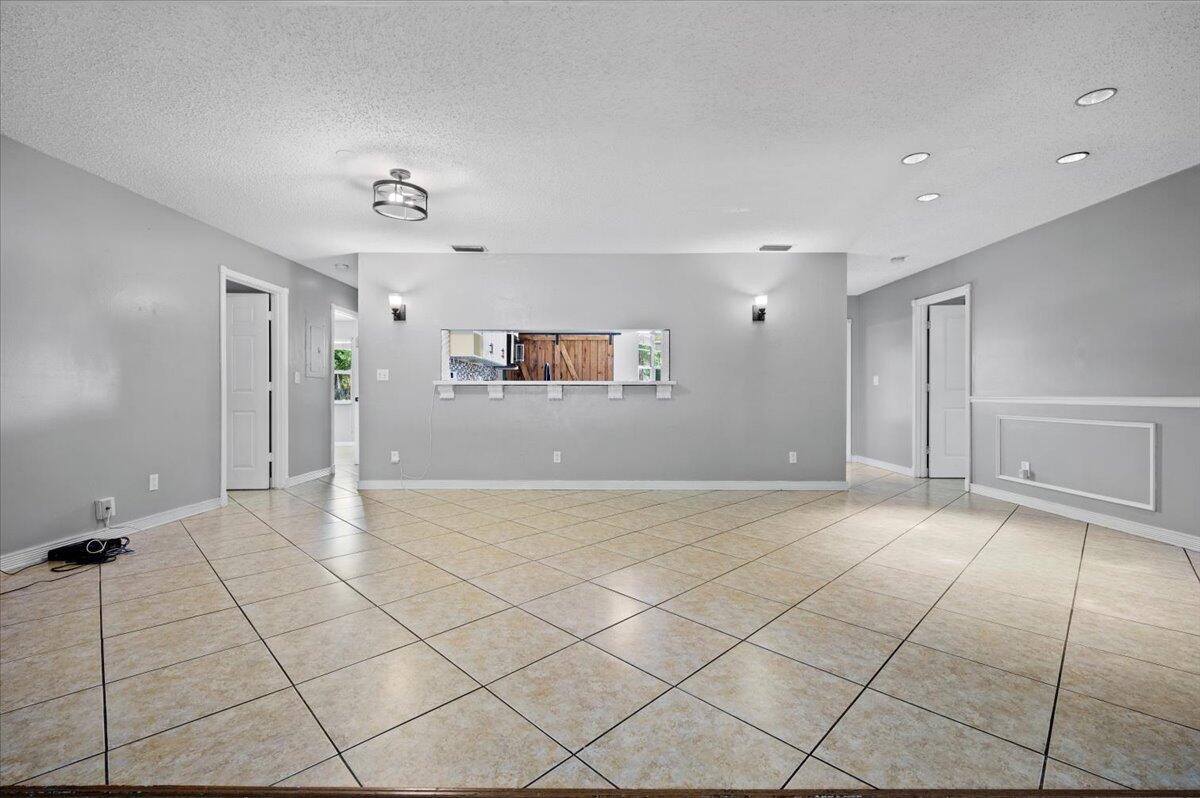 11819 Tangerine Boulevard