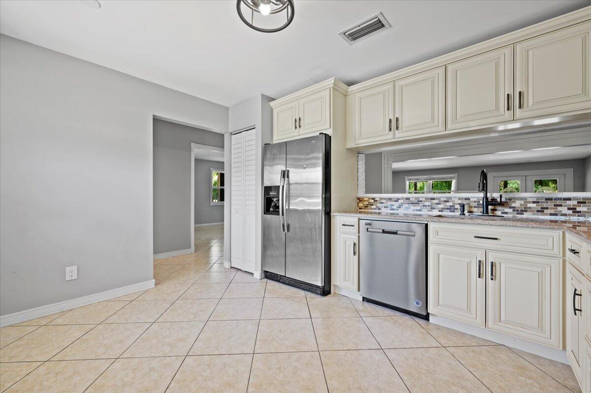 11819 Tangerine Boulevard