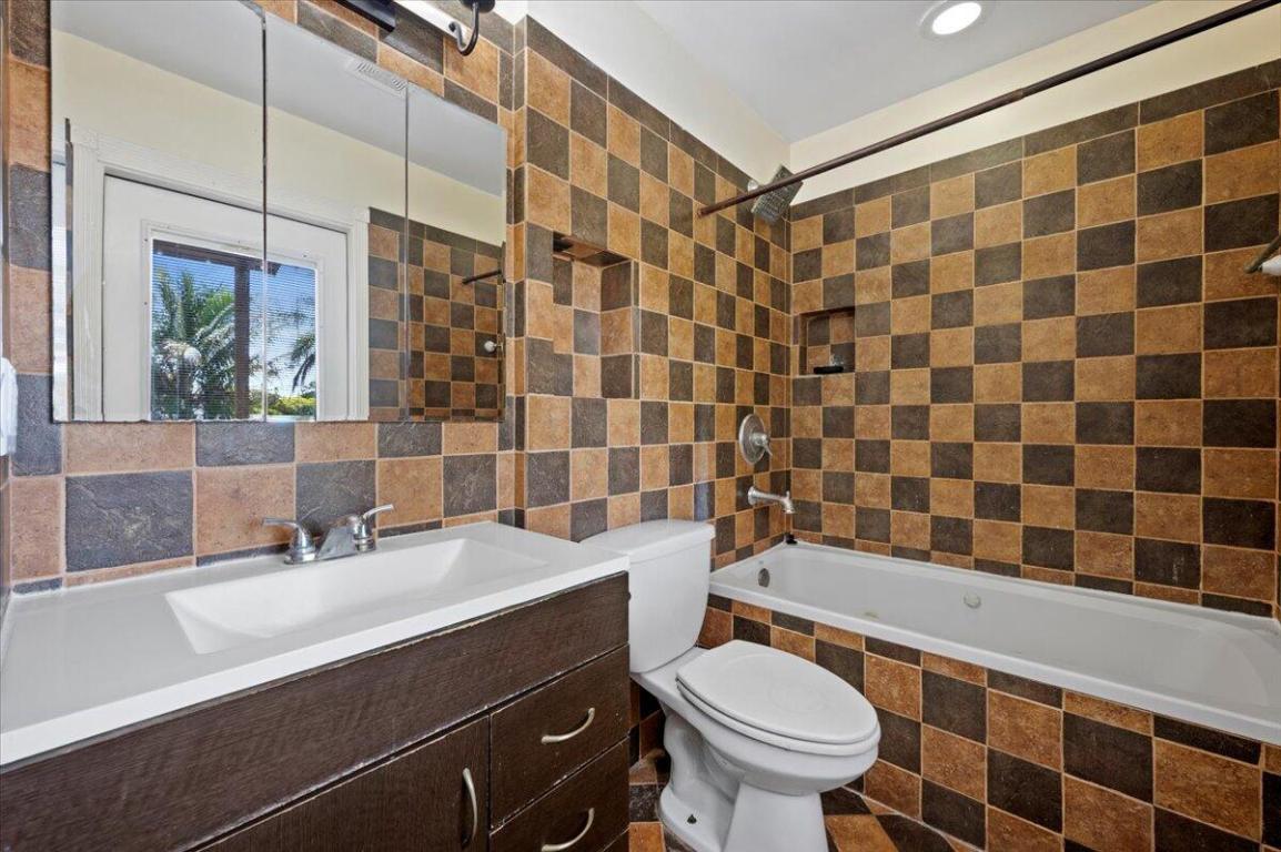 11819 Tangerine Boulevard