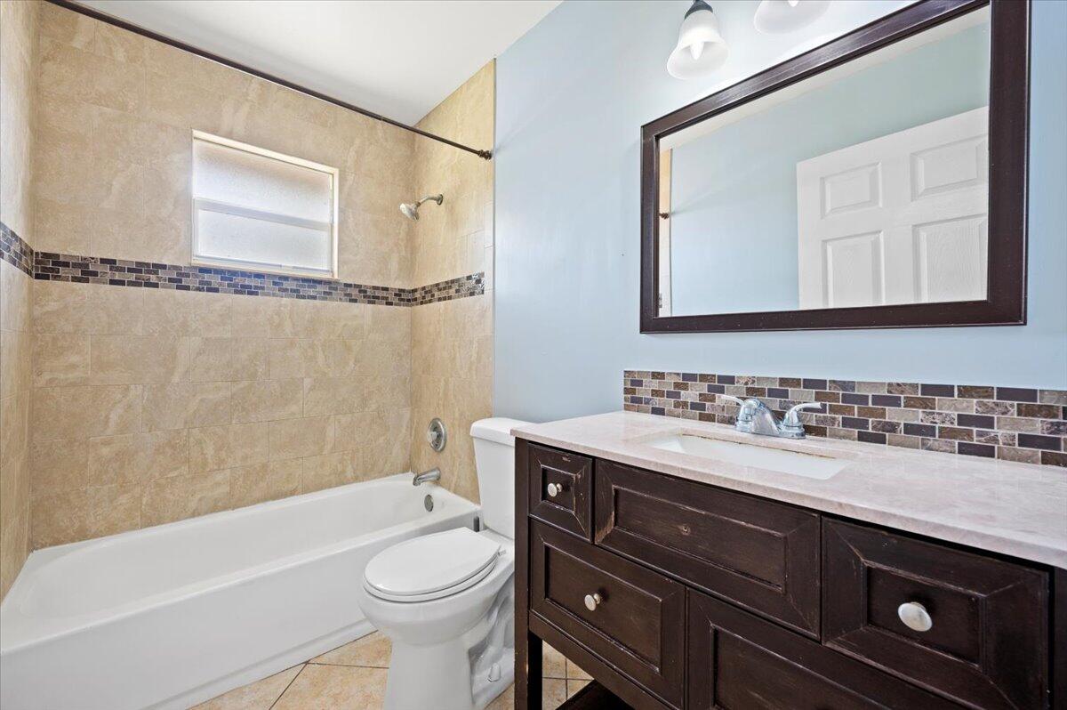 11819 Tangerine Boulevard