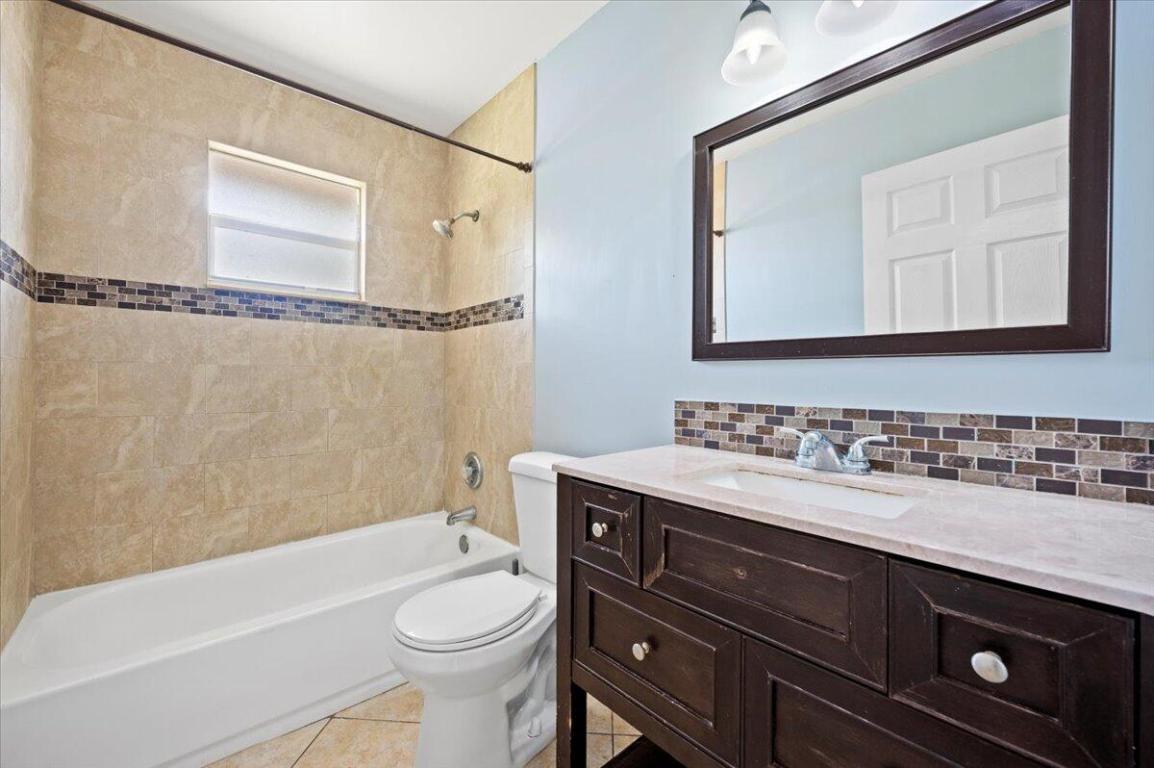 11819 Tangerine Boulevard