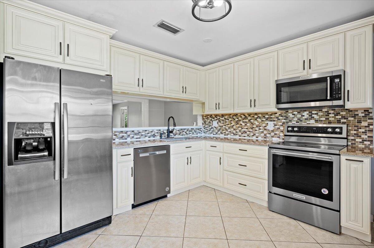 11819 Tangerine Boulevard