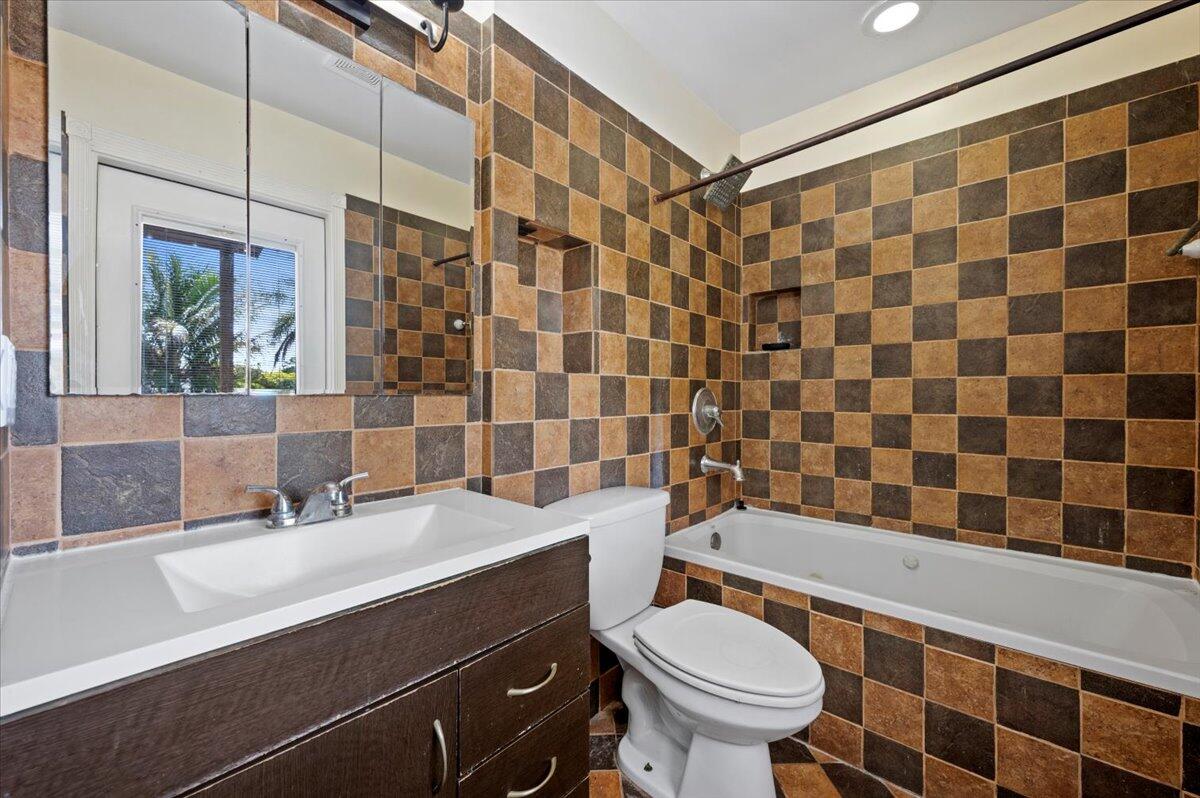 11819 Tangerine Boulevard