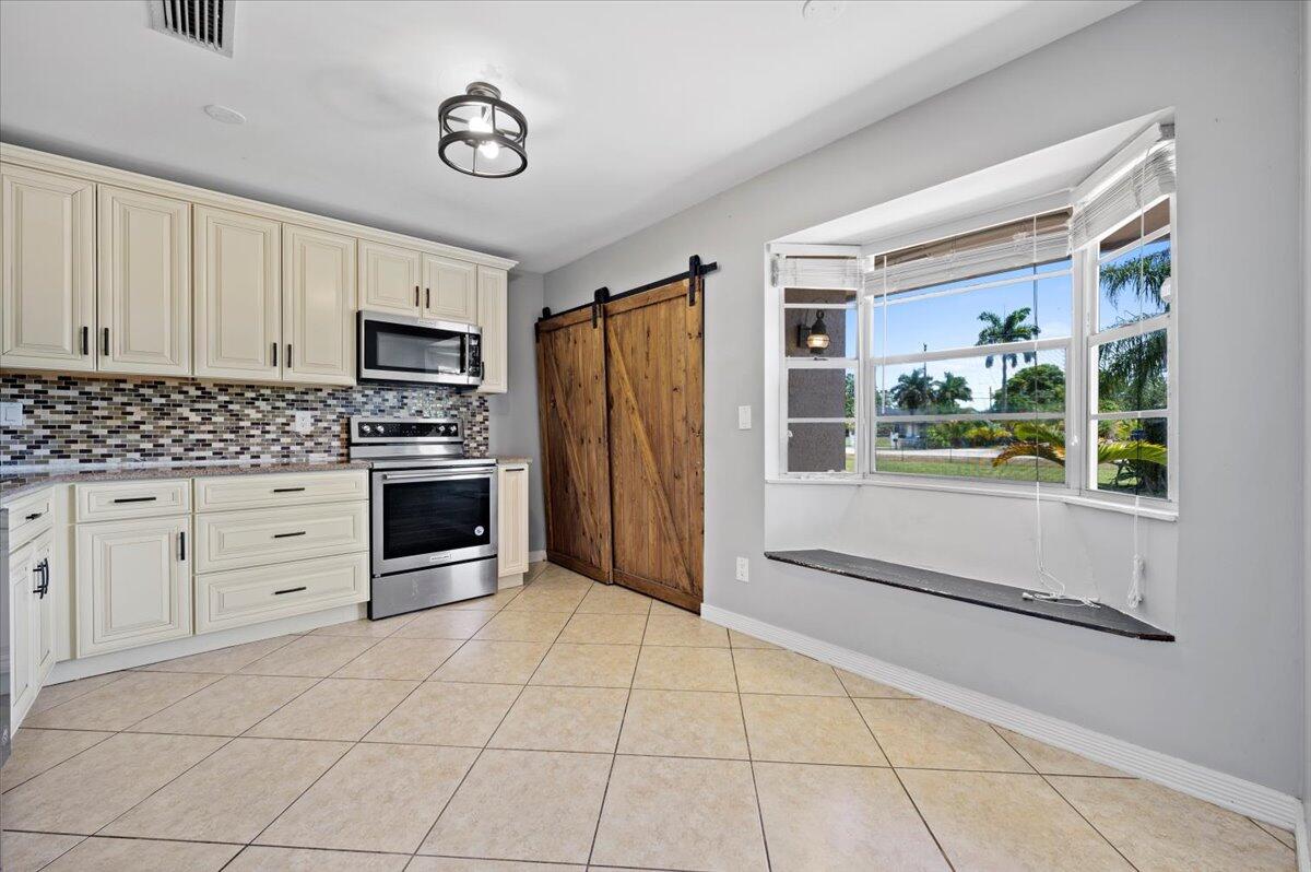 11819 Tangerine Boulevard