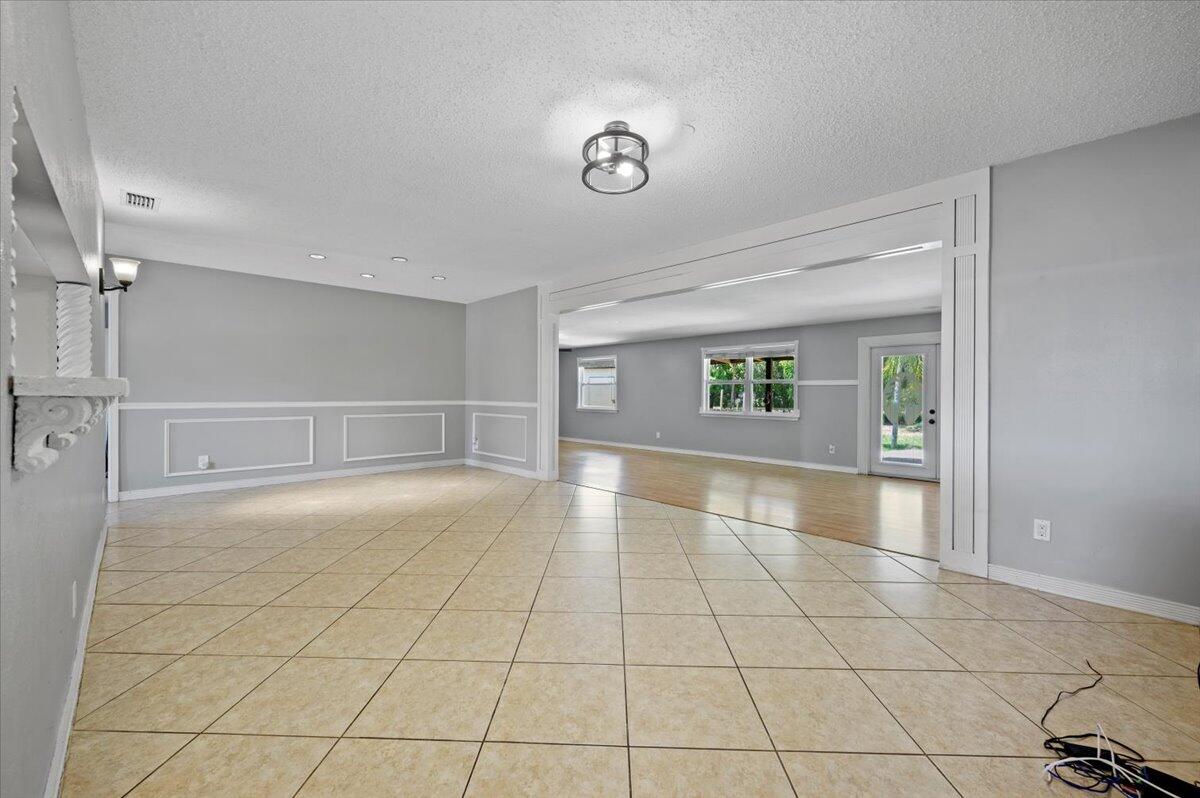 11819 Tangerine Boulevard