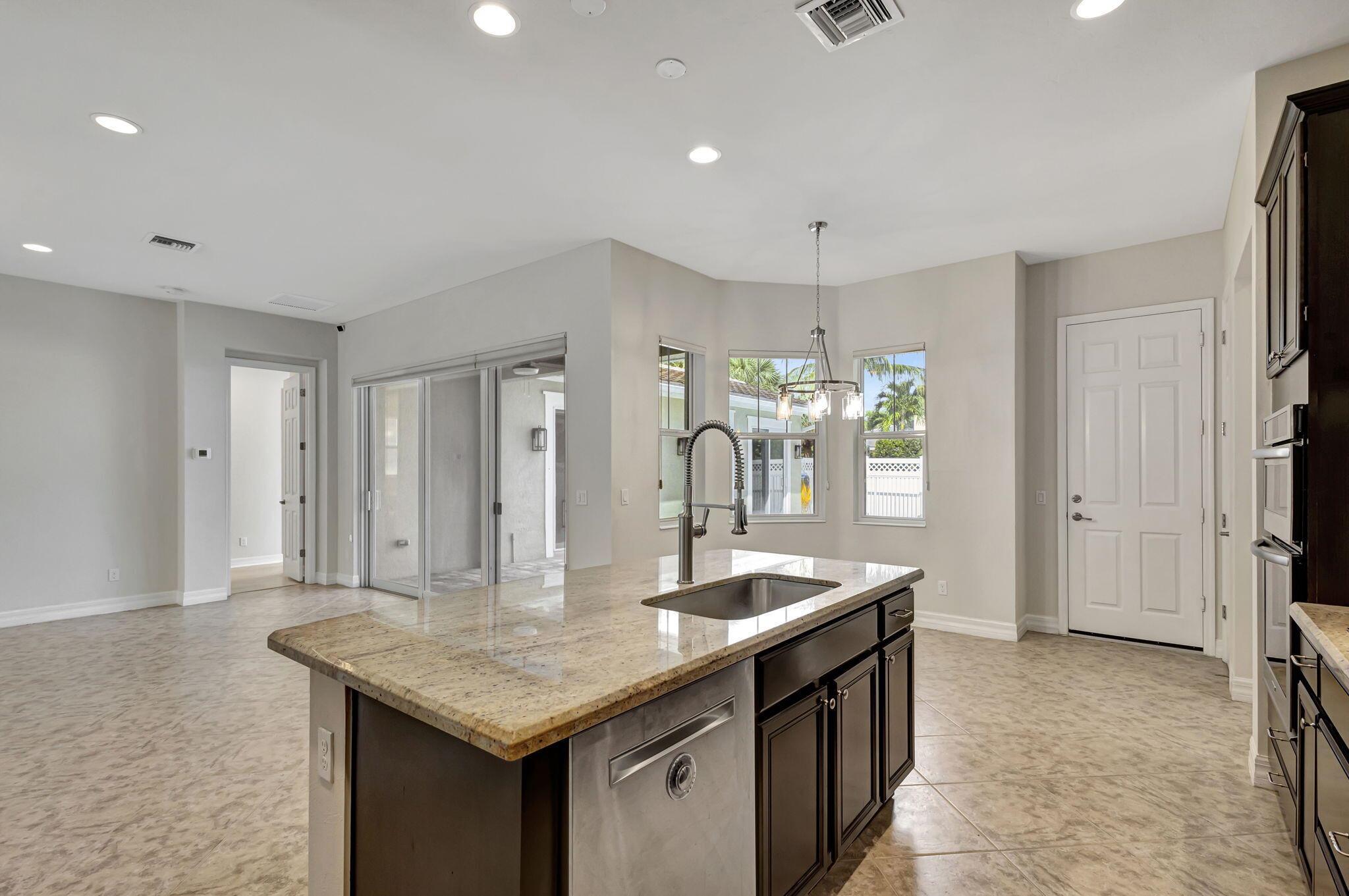 2710 W Mallory Boulevard