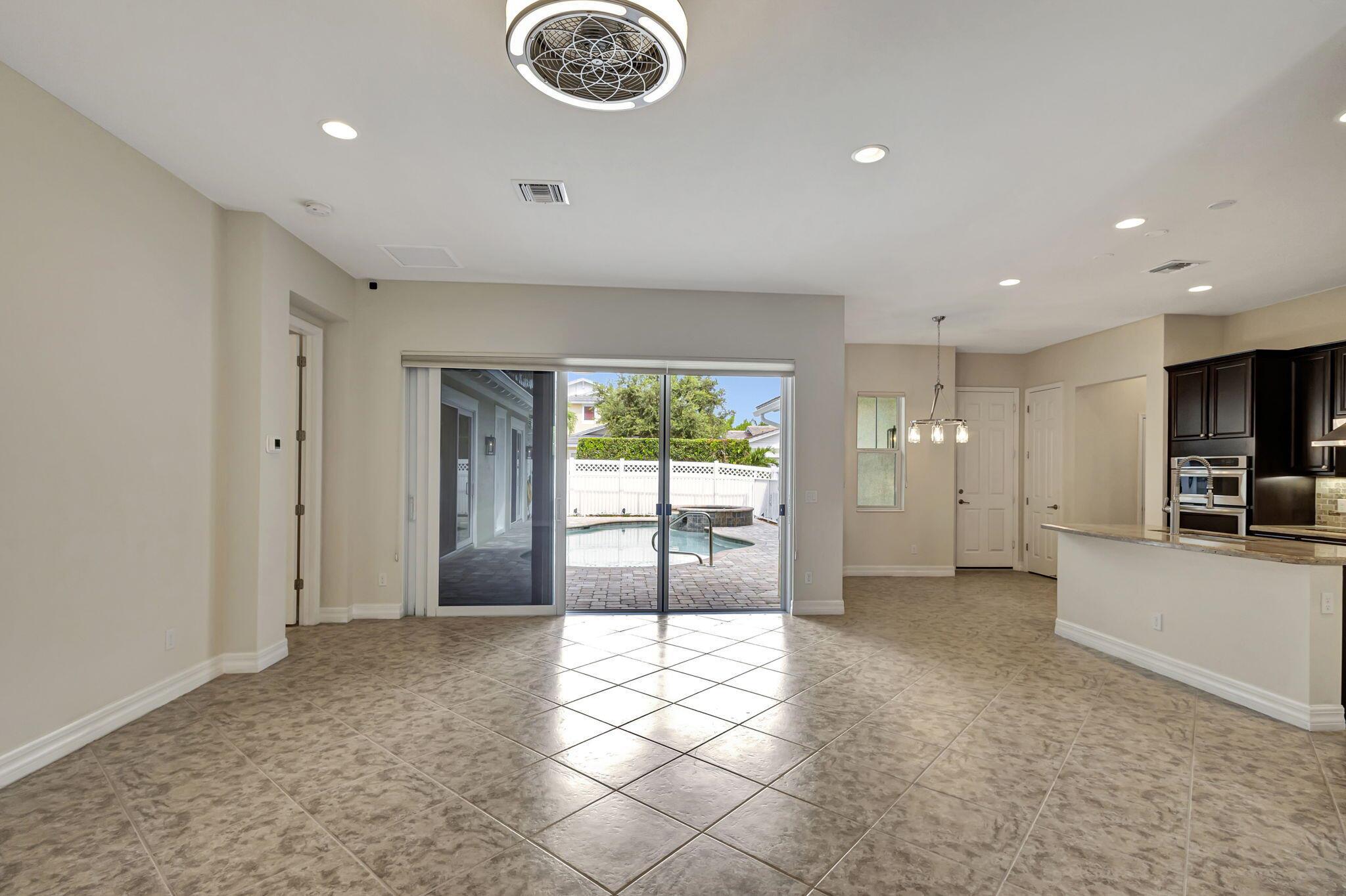 2710 W Mallory Boulevard