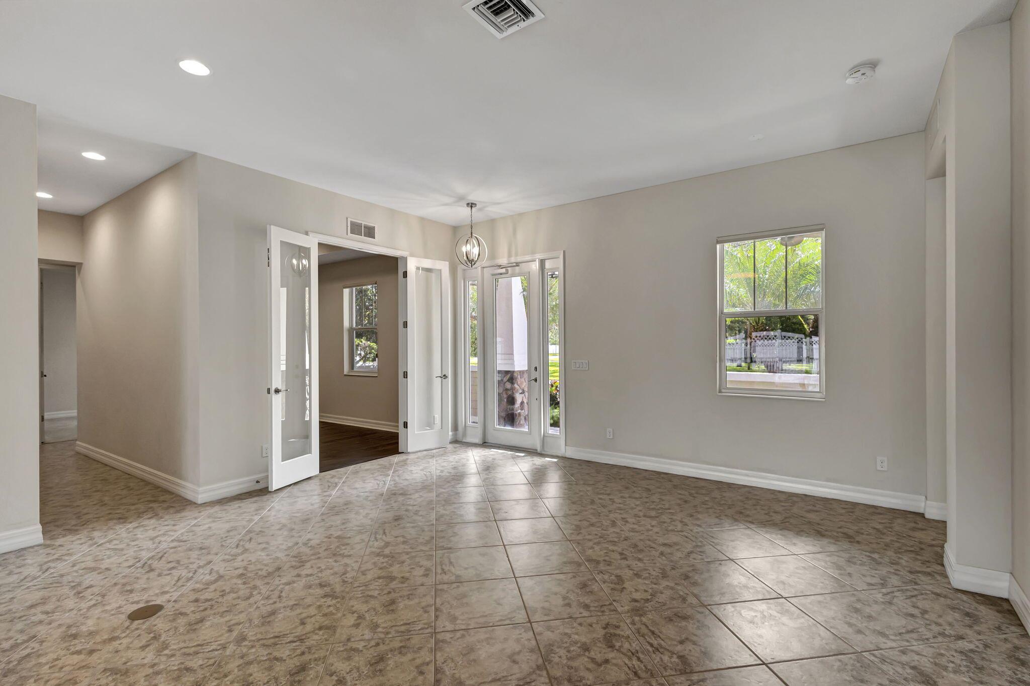 2710 W Mallory Boulevard