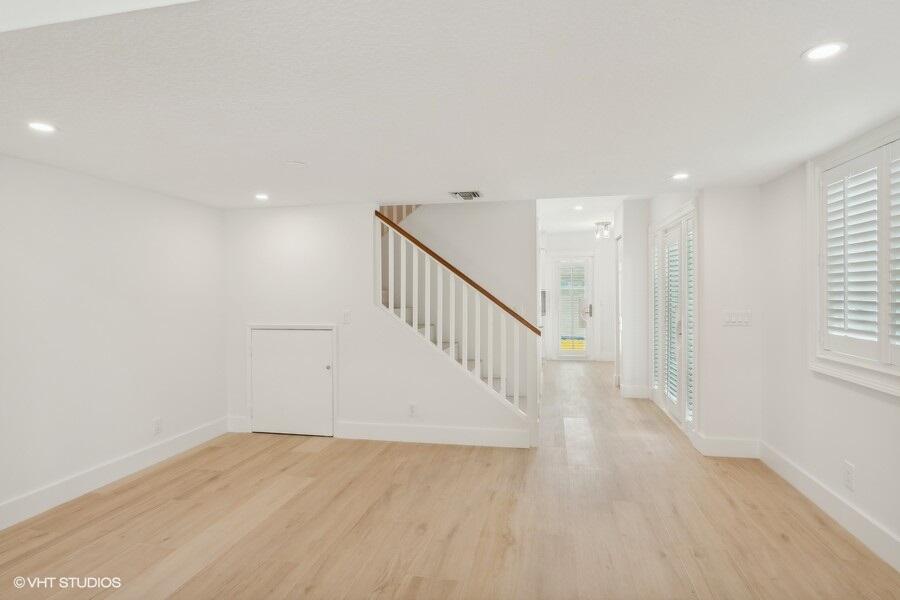 6207 Riverwalk Lane 8