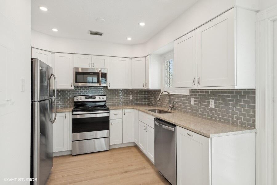 6207 Riverwalk Lane 8