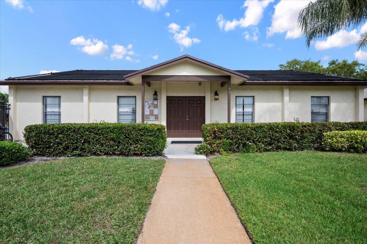 7954 SE Villa Circle