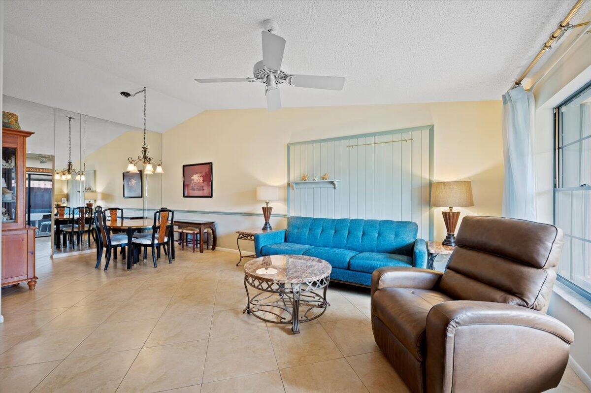 7954 SE Villa Circle