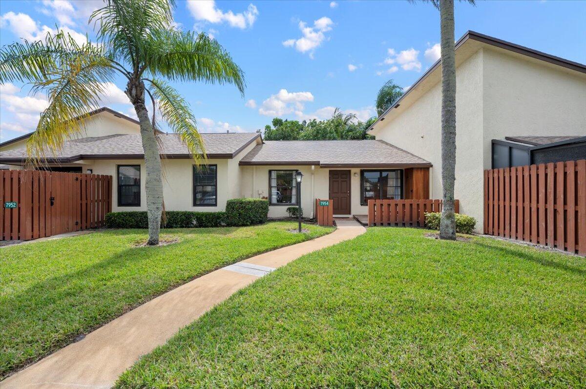7954 SE Villa Circle