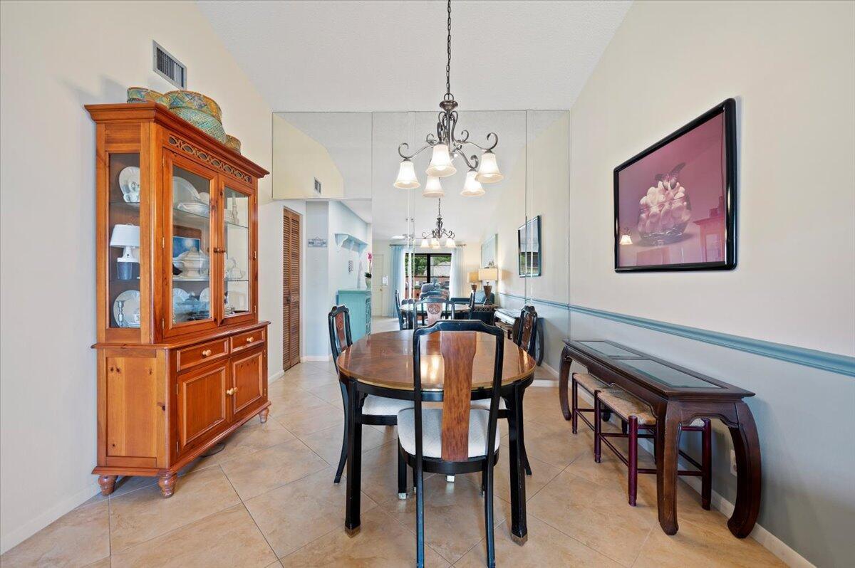 7954 SE Villa Circle