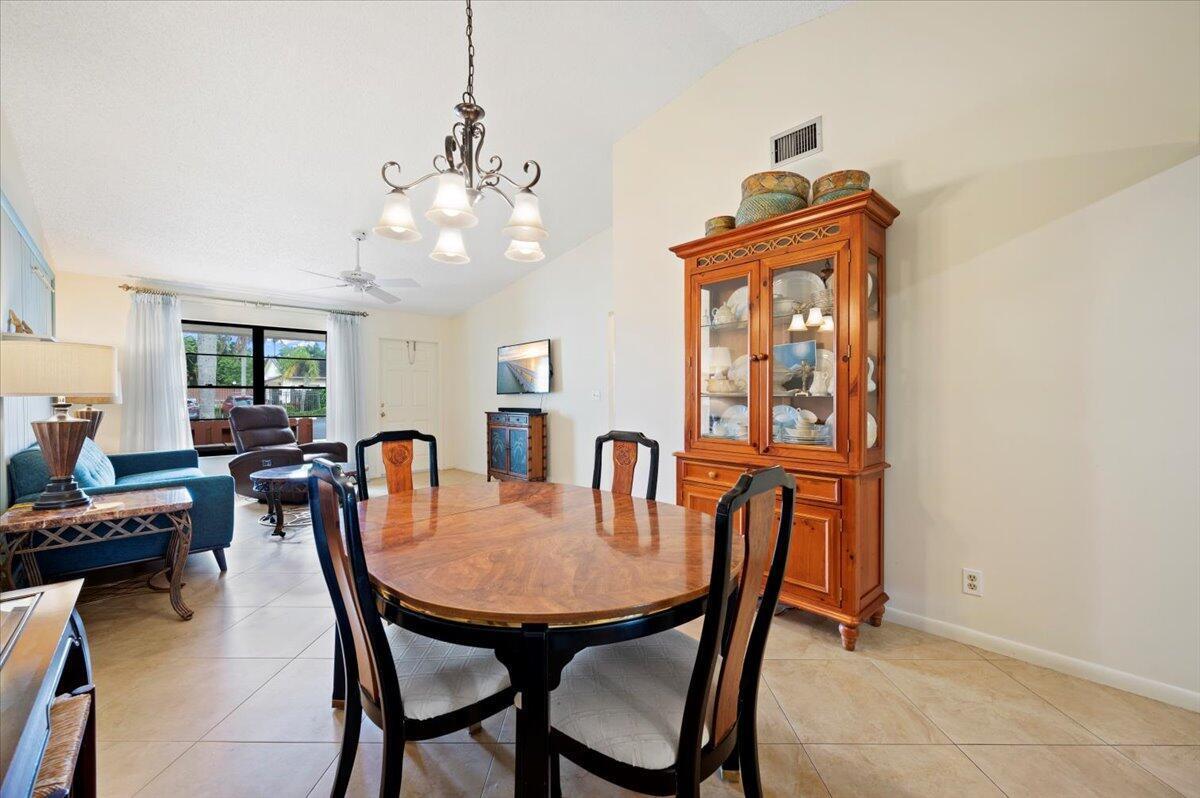 7954 SE Villa Circle