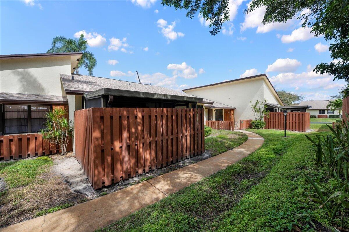 7954 SE Villa Circle