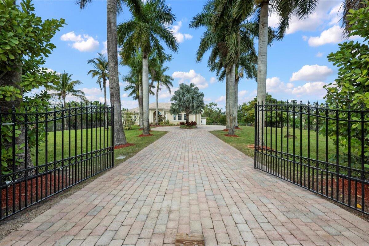 12381 152nd Street N