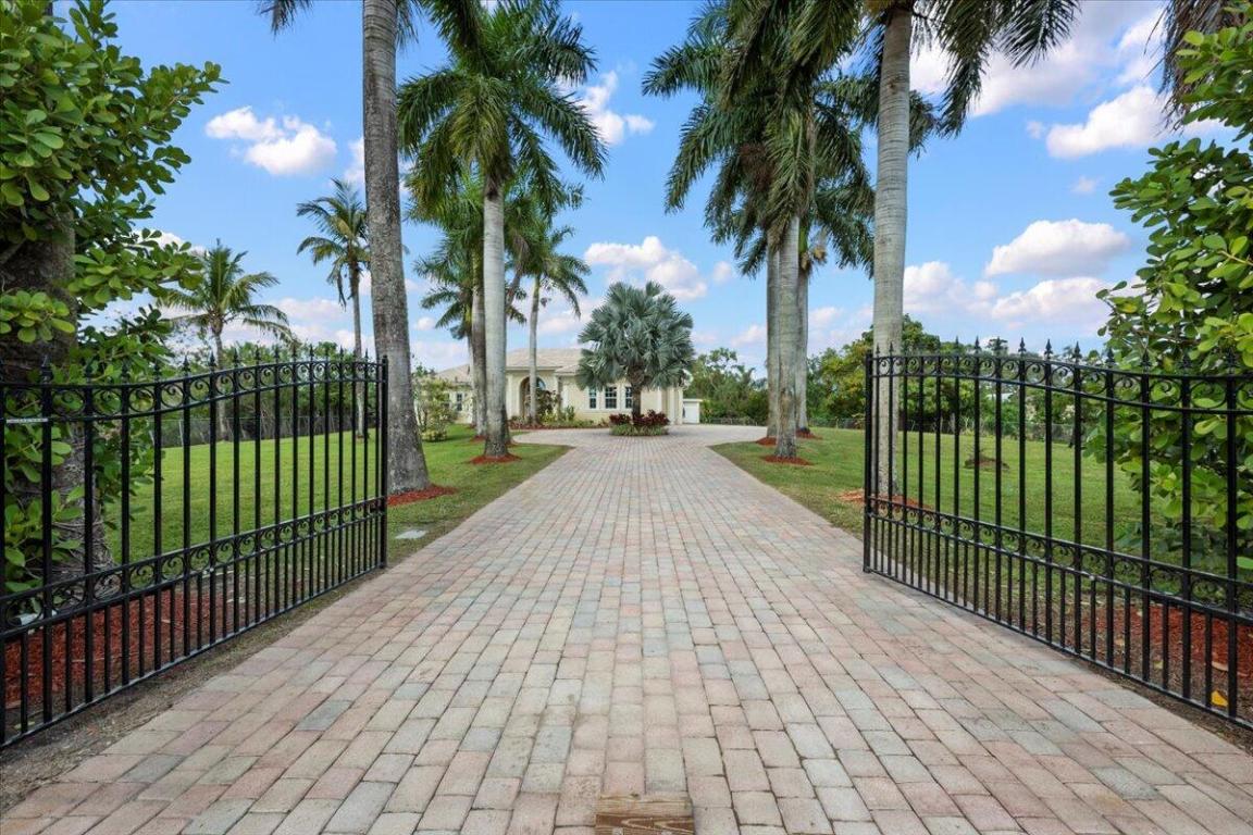 12381 152nd Street N