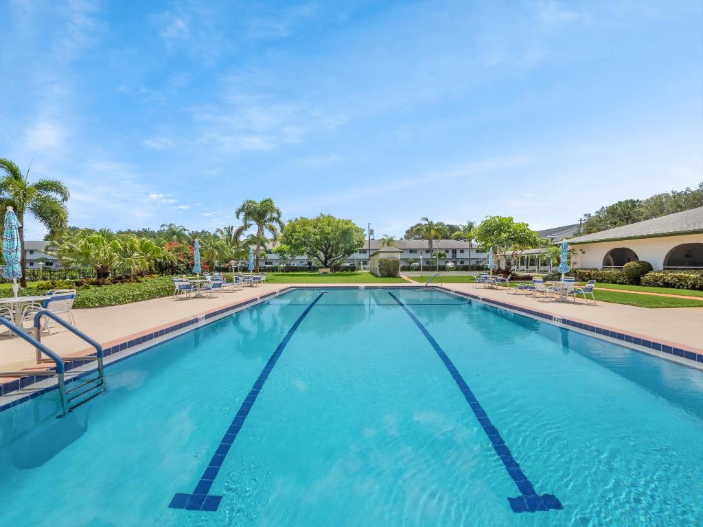 9 Westwood Avenue 105b