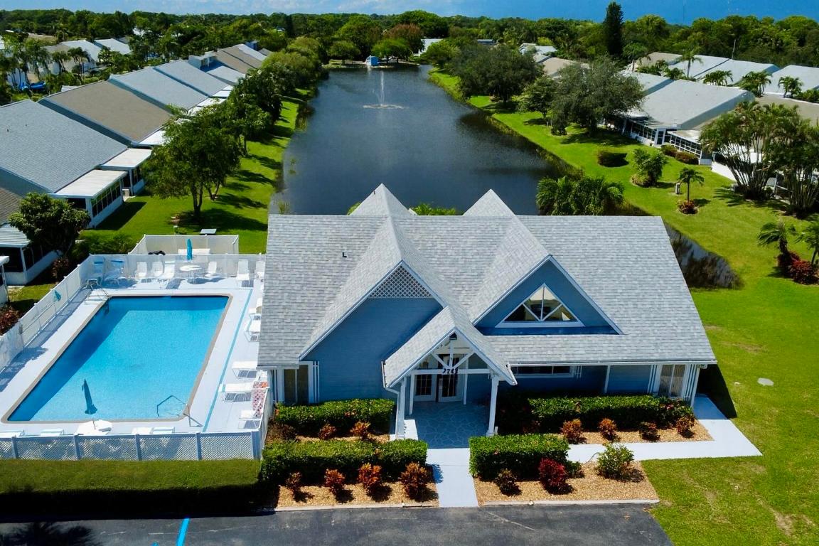 2744 SE Tropical East Circle