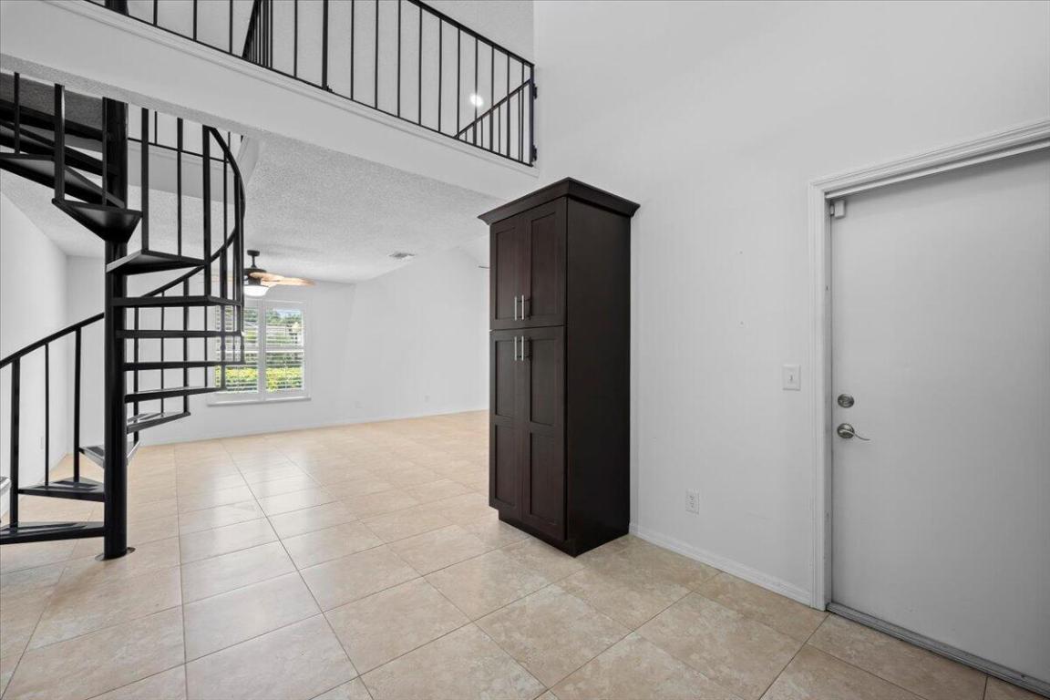 2744 SE Tropical East Circle