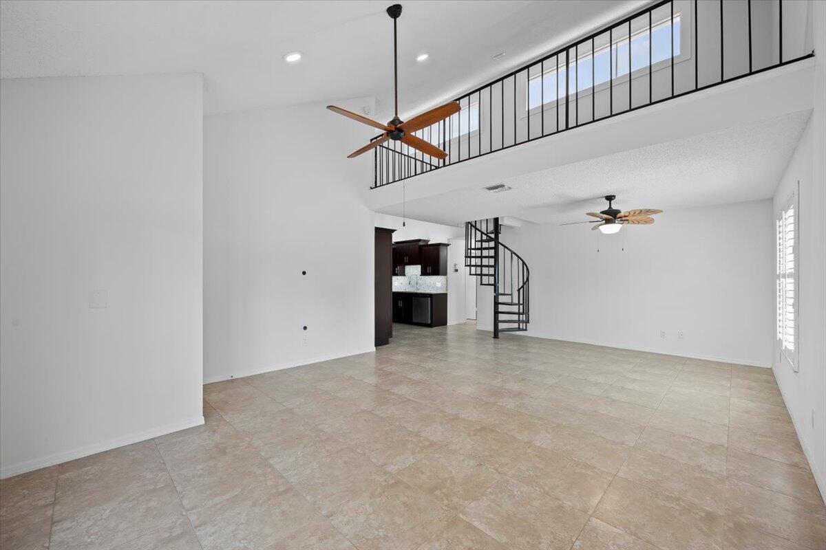 2744 SE Tropical East Circle