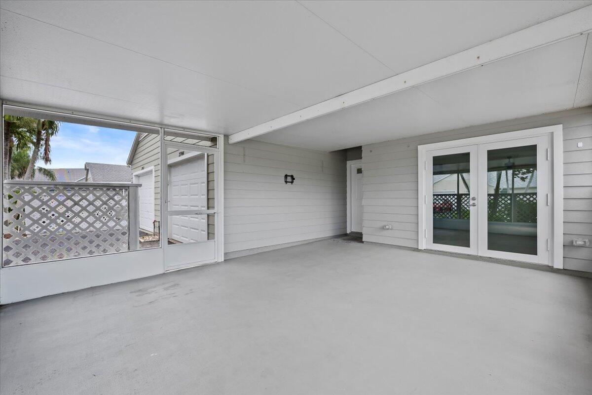 2744 SE Tropical East Circle