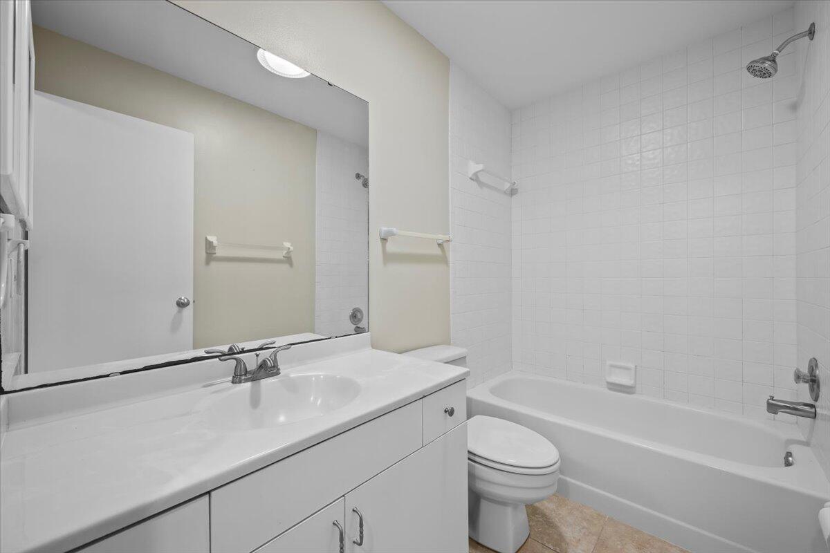 2744 SE Tropical East Circle