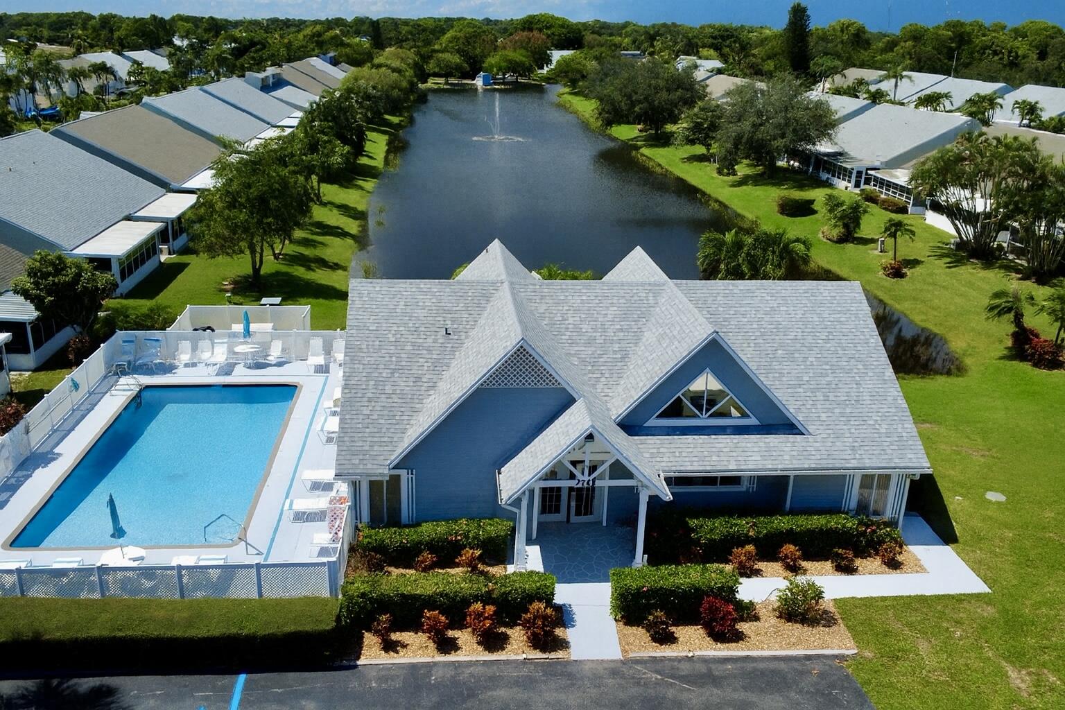 2744 SE Tropical East Circle