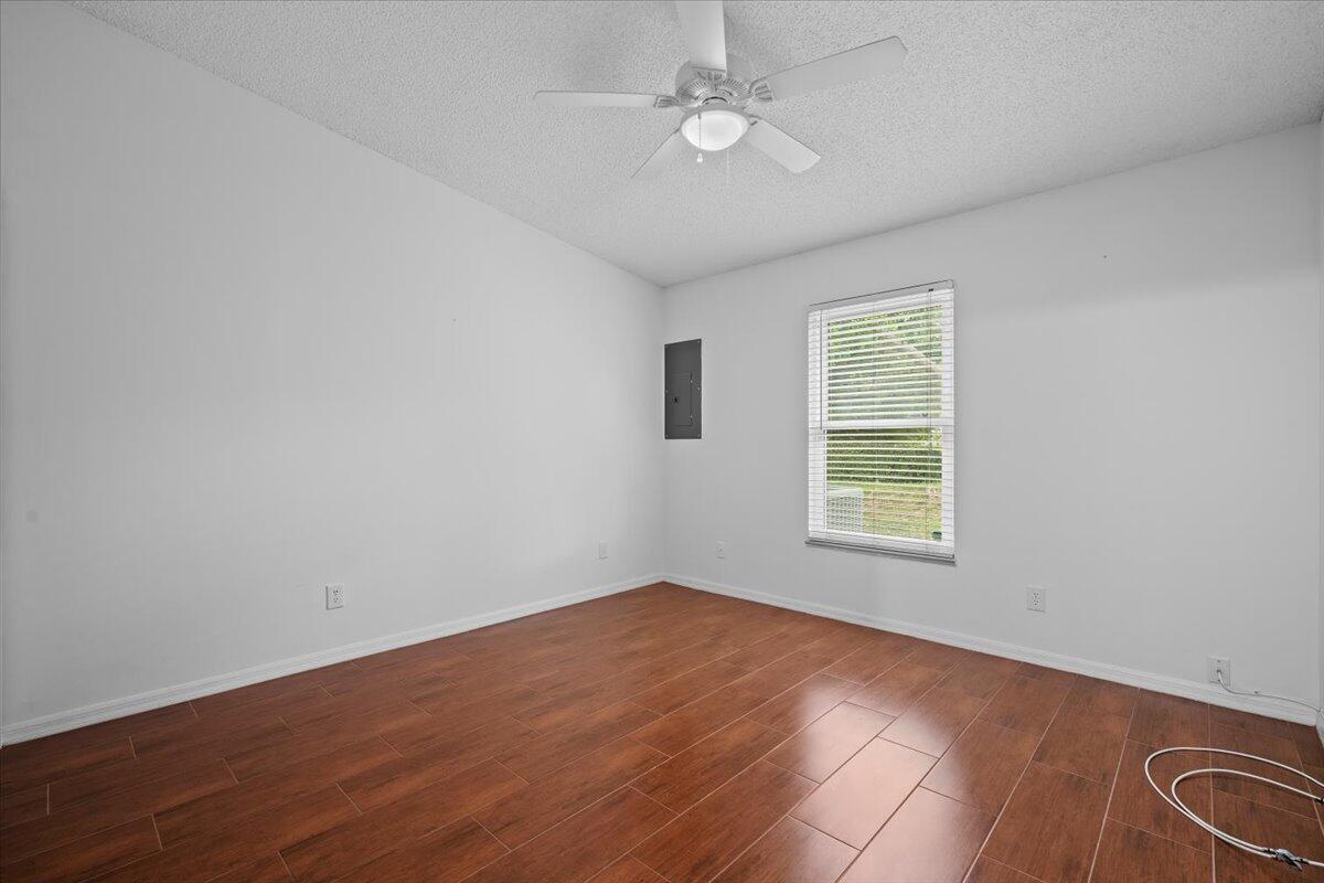 2744 SE Tropical East Circle