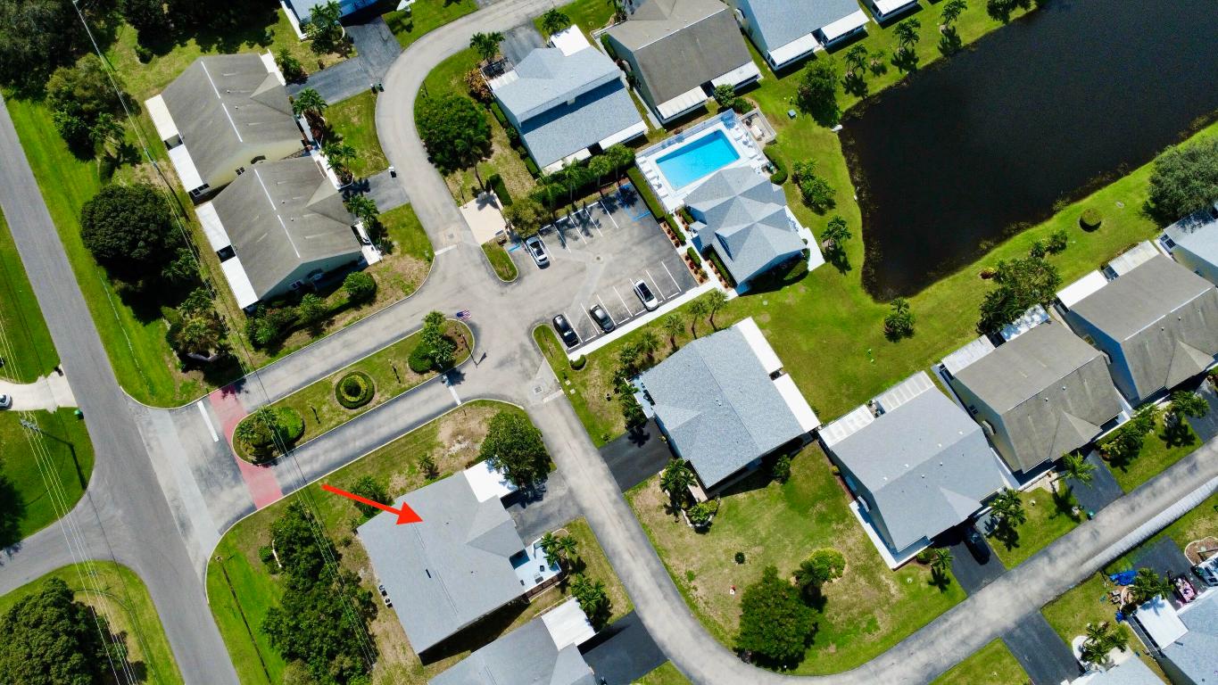 2744 SE Tropical East Circle