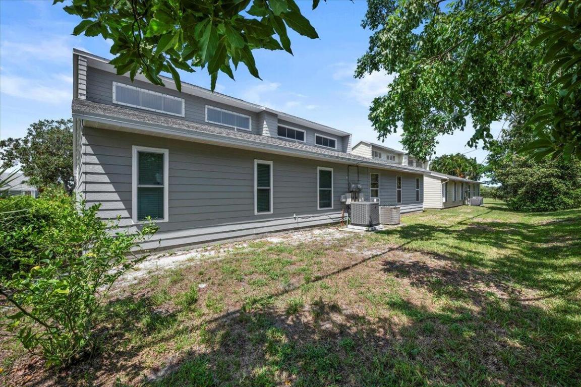 2744 SE Tropical East Circle