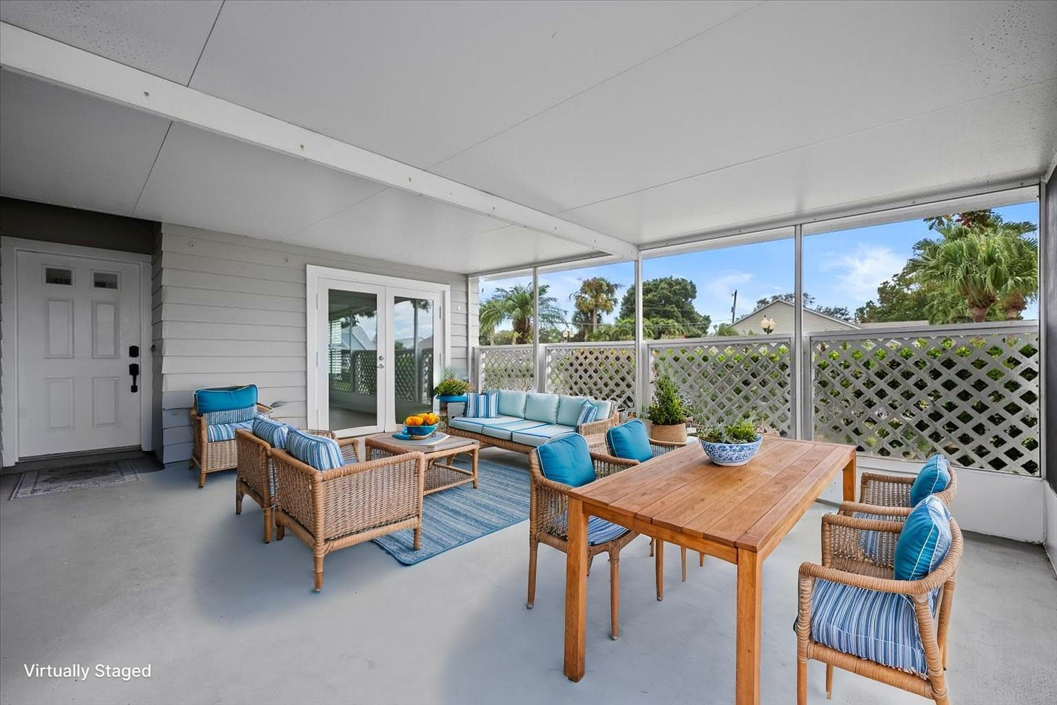 2744 SE Tropical East Circle